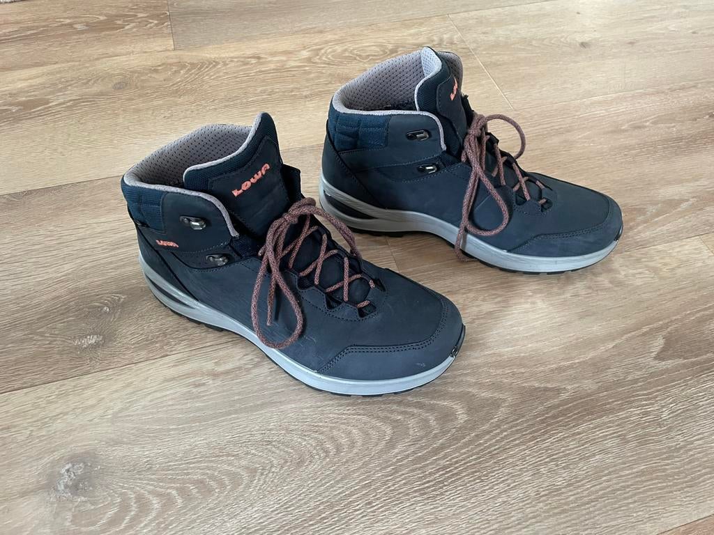 Wandelschoenen. Hoog. Lowa. NIEUW. Maat 41, Ophalen of Verzenden, Nieuw, Schoenen