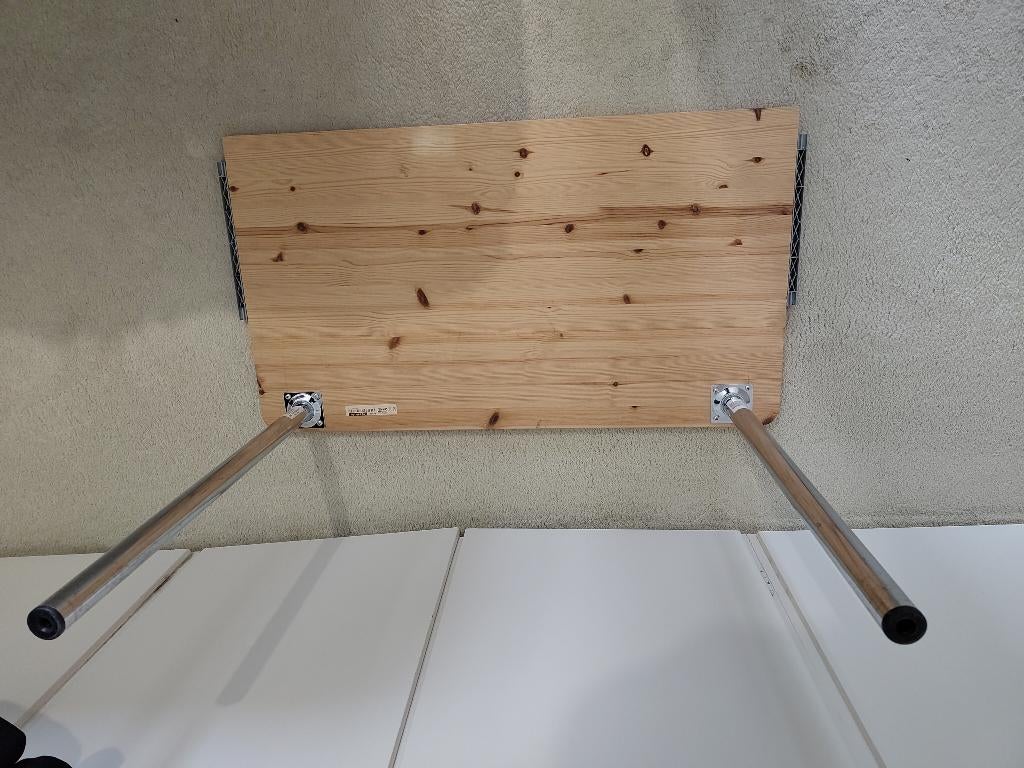 IVAR grenen plank 83 x50 met 2 chroom poten, Ophalen, Zo goed als nieuw