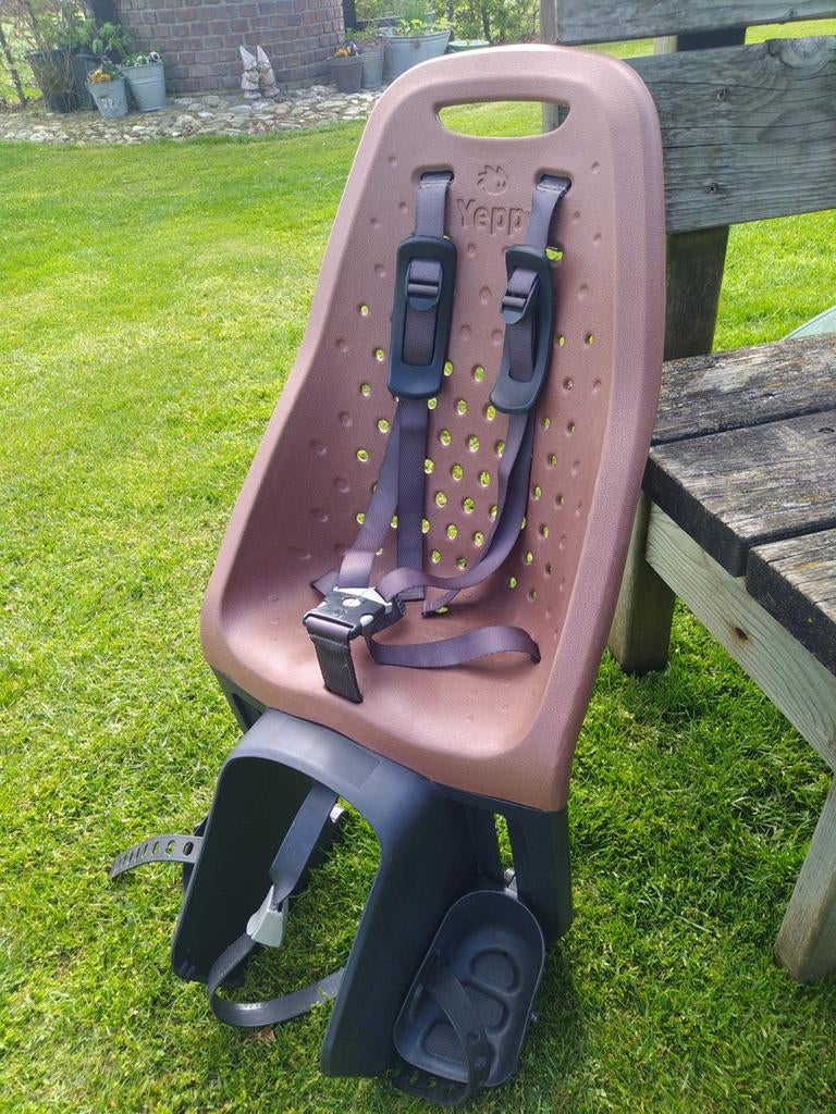 Yepp Maxi fietsstoel achterop - Bruin, Fietsen en Brommers, Fietsaccessoires | Fietsstoeltjes, Ophalen, Zo goed als nieuw