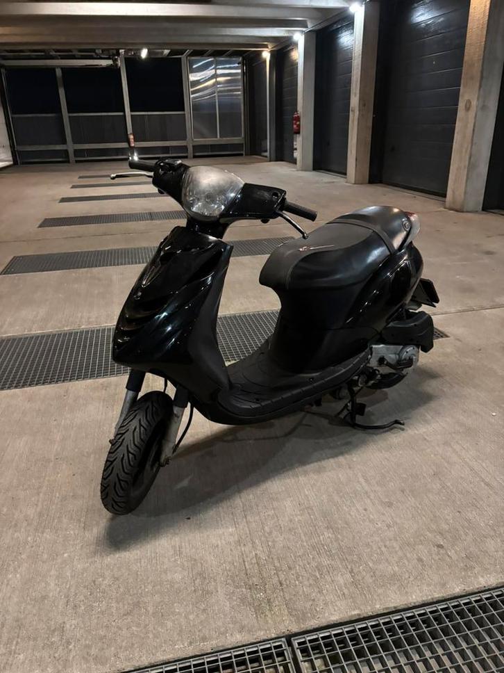 Piaggio zip, Fietsen en Brommers, Scooters | Piaggio, Zo goed als nieuw, Zip, Benzine, Ophalen of Verzenden