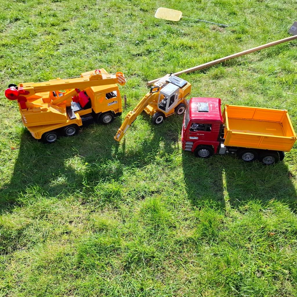 Bruder speelgoed: kraanwagen, graafmachine en kiepwagen, Ophalen, Gebruikt