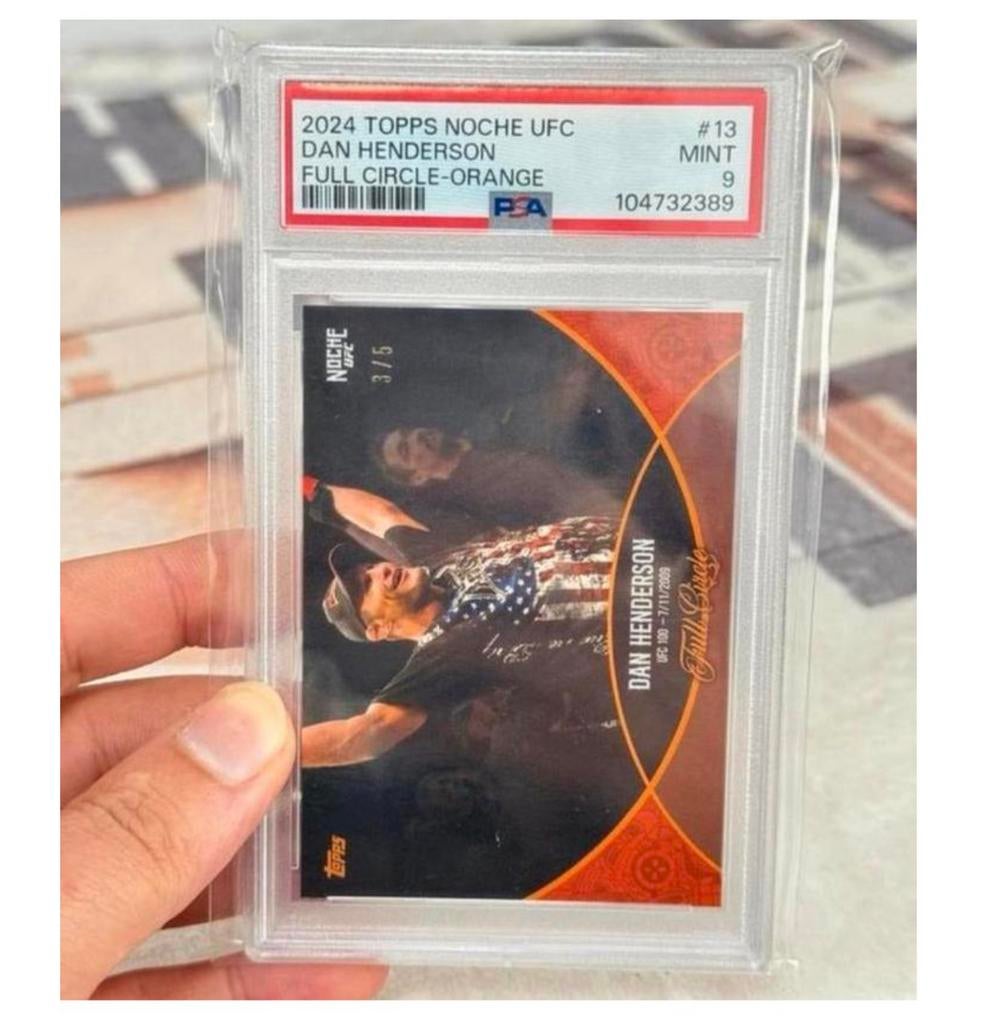 2024 TOPPS NOCHE UFC DAN HENDERSON FULL CIRCLE-ORANGE psa-9, Spelerskaart, Ophalen of Verzenden, Zo goed als nieuw, H