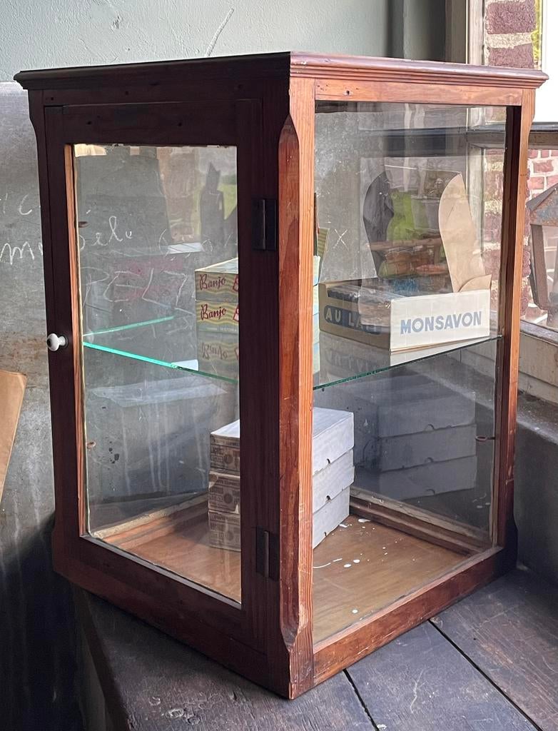 Brocante oude vitrinekast / vitrinekastje, Ophalen