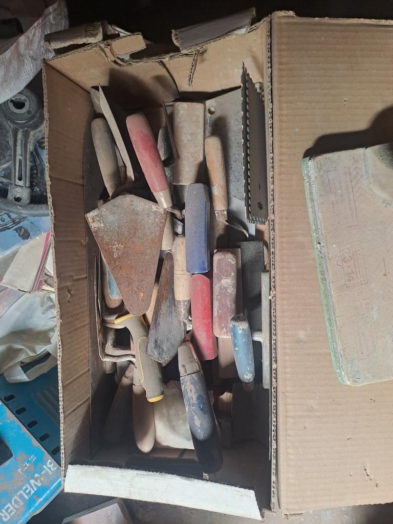 Doos met metsel en tegel gereedschap, Doe-het-zelf en Verbouw, Gereedschap | Handgereedschap, Ophalen of Verzenden