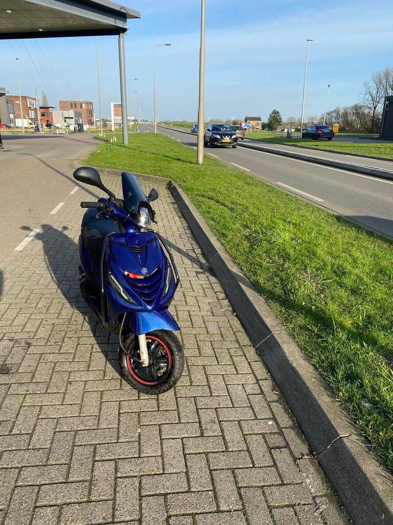 Piaggio Zip 2022 4T 50cc - JM Tuning, Malossi ECU & Multivar, Fietsen en Brommers, Gebruikt, Maximaal 45 km/u, Zip, Ophalen of Verzenden