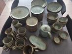 Compleet Xenos servies Toscane groen - Zeer compleet en heel, Ophalen, Zo goed als nieuw, Effen, Aardewerk