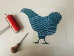 Handgemaakte linosnede kip A4 blauw met groen, Minder dan 50 cm, Oorspronkelijke maker, Nieuw, Ophalen of Verzenden