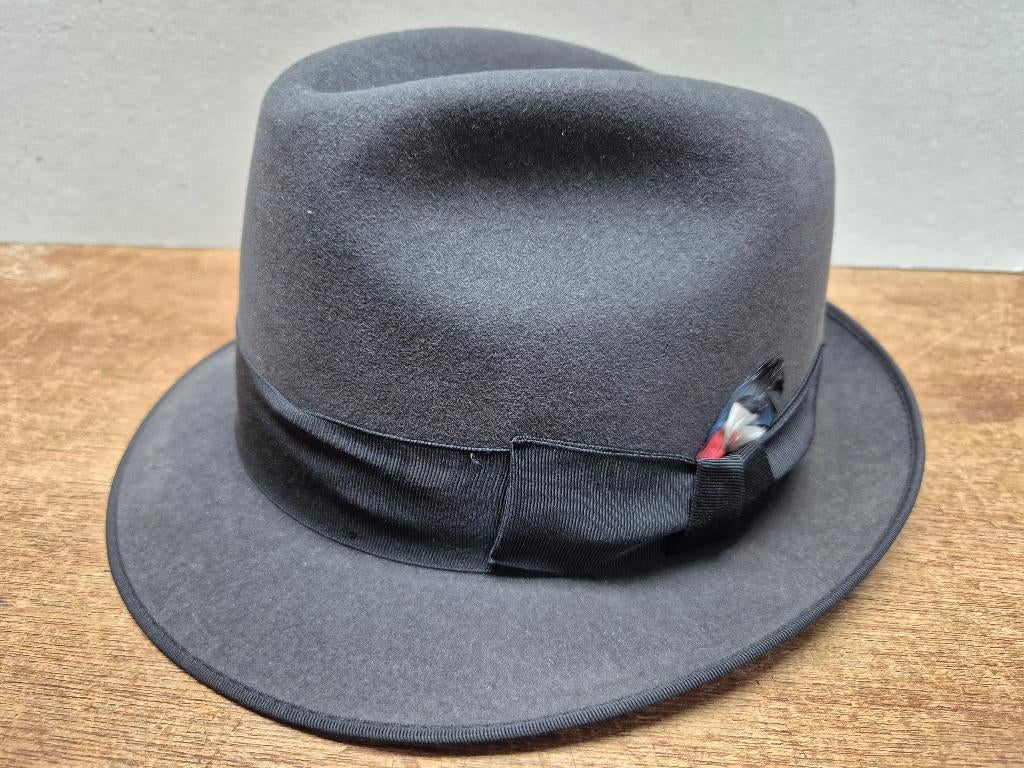 'Dobbs' vintage vilten Mafia hoed, maat 56 Nieuw!, Hoed, Dobbs, Nieuw, Ophalen of Verzenden