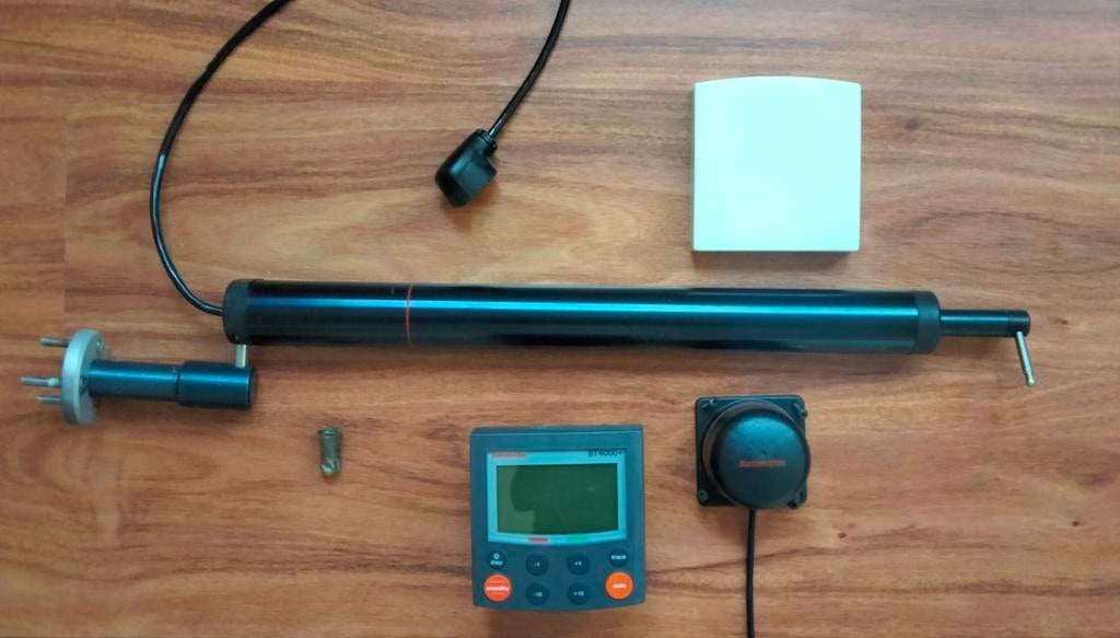 Autohelm ST4000 stuurautomaat voor helmstok, zeer compleet !, Watersport en Boten, Ophalen, Minder dan 15 m²