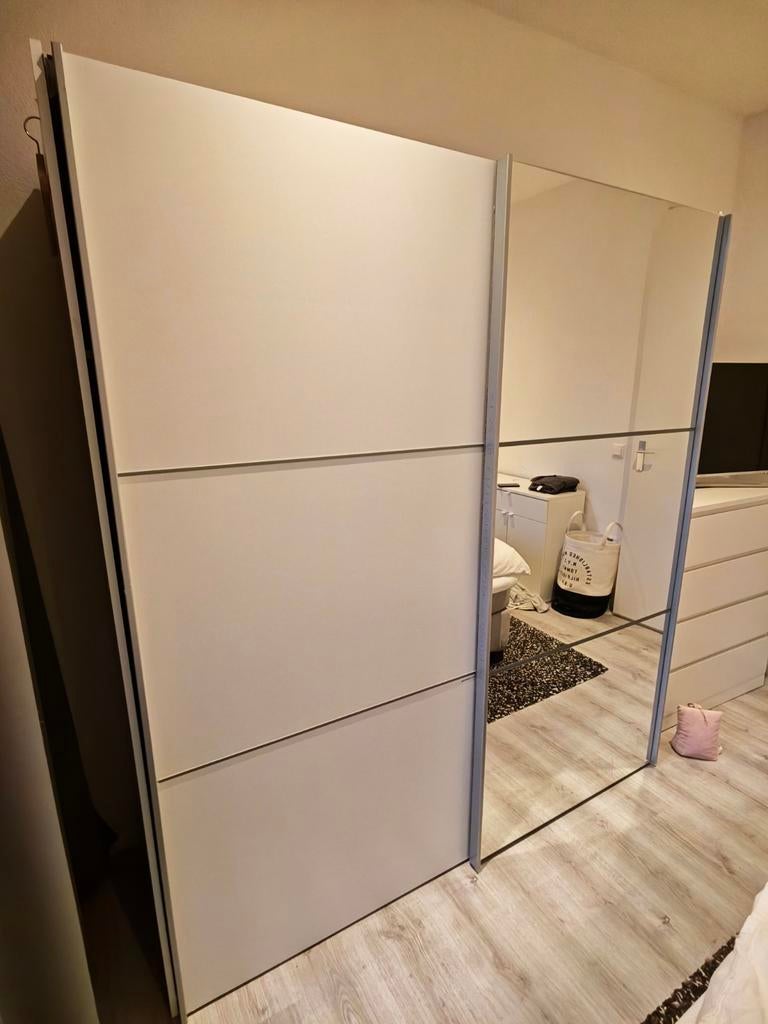 Nette kledingkast met schuifdeur en spiegel, Ophalen, Met deur(en), Gebruikt, 150 tot 200 cm