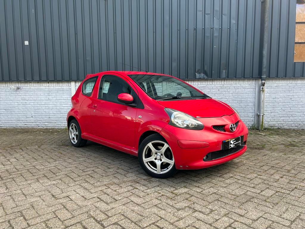 Toyota Aygo 1.0 12V Vvt-i 3DRS MMT 2007 Rood, Voorwielaandrijving, Airbags, 4 stoelen, 68 pk