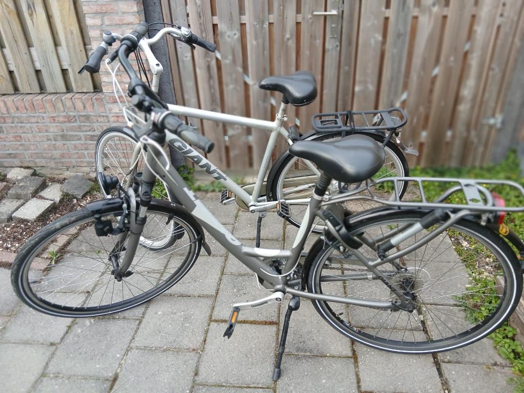 Te koop giant damesfiets en herenfiets maat S en maat L, Fietsen en Brommers, Fietsen | Heren | Herenfietsen, Ophalen, Gebruikt