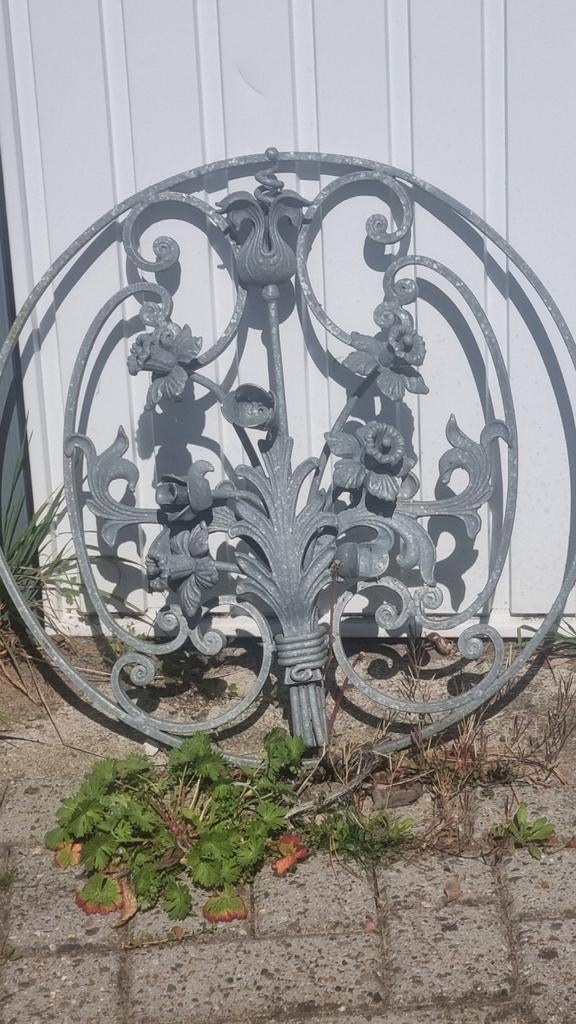 Decoratieve ornamenten en voorzetramen van staal, Antiek en Kunst, Antiek | Overige Antiek, Ophalen of Verzenden