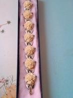 Vintage armband met uitgesneden celluloid roos motief, Verzenden, Zo goed als nieuw, Overige kleuren, Overige materialen
