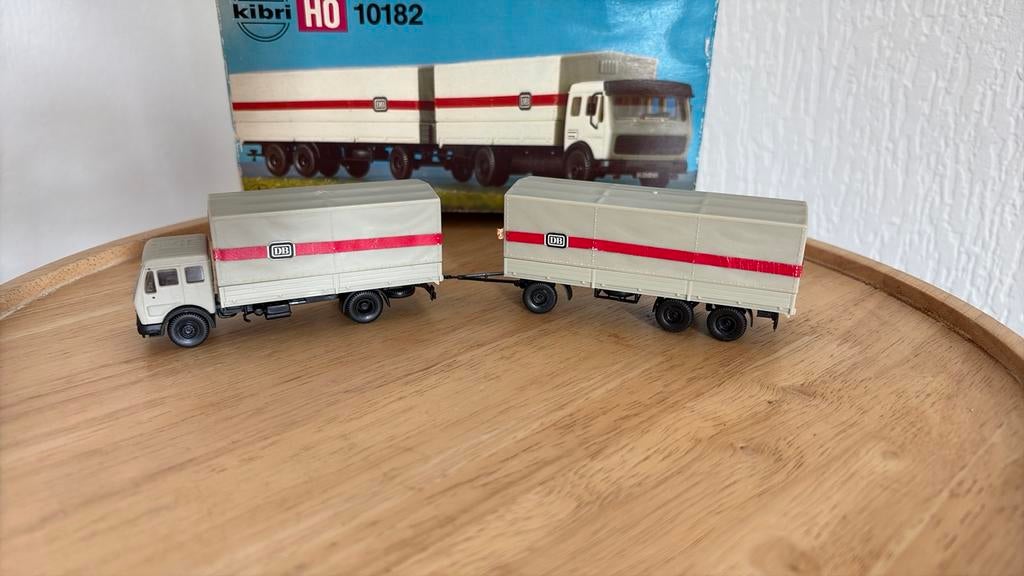 KIBRI 10182 DB. VRACHTWAGEN MET AANHANGER. HO 1:87, Ophalen of Verzenden, Zo goed als nieuw