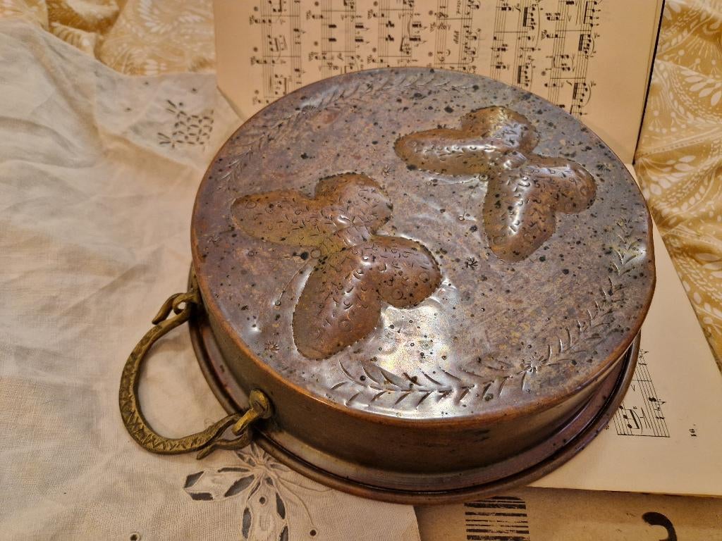 Grote oude vorm. Twee vlinders"., Antiek en Kunst, Curiosa en Brocante, Verzenden