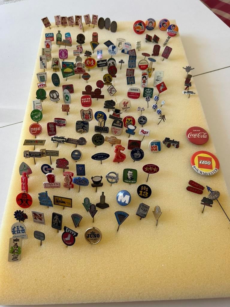 Reclame speldjes jaren 60, Verzamelen, Speldjes, Pins en Buttons, Ophalen of Verzenden, Gebruikt, Overige onderwerpen