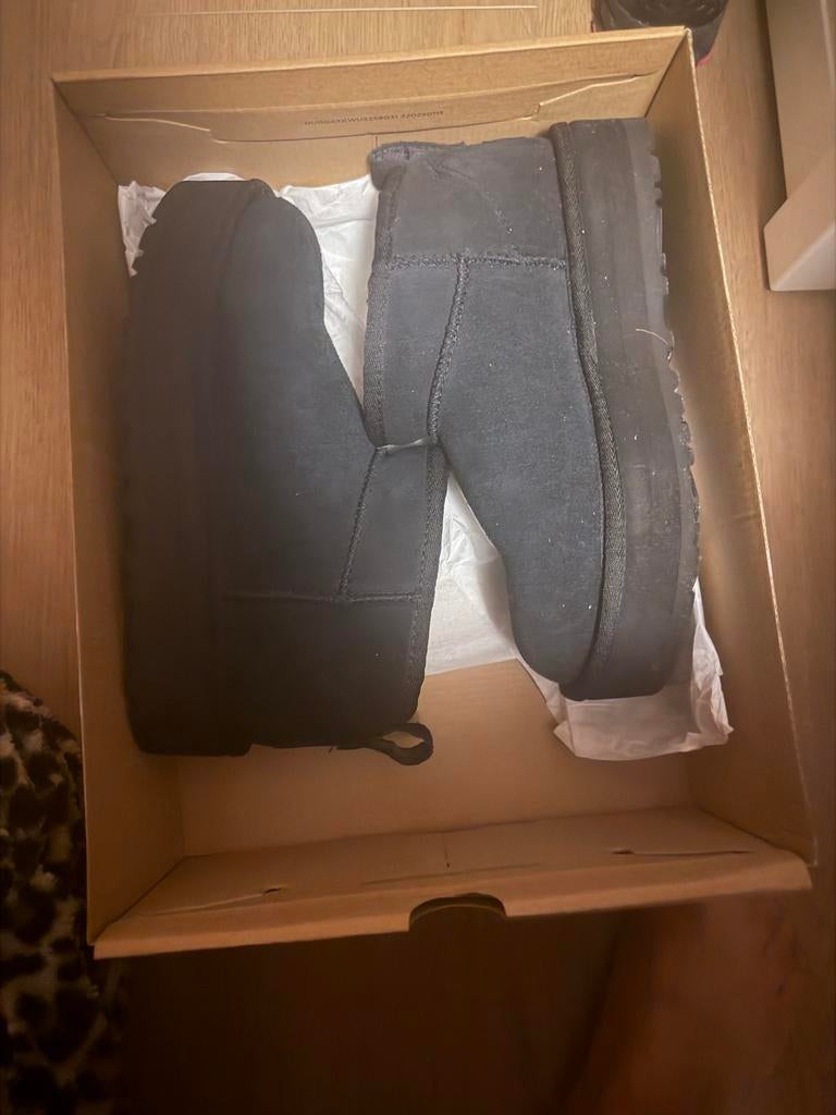 Uggs zwart maat 36, Kleding | Dames, Schoenen, Ophalen of Verzenden, Zo goed als nieuw, Zwart, Lage of Enkellaarzen