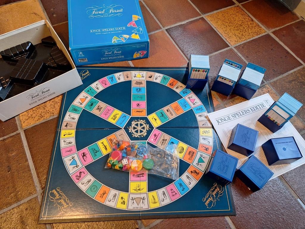 Vintage Trivial Pursuit Jonge Spelers Editie 1985, Vijf spelers of meer, Ophalen of Verzenden, Gebruikt, Parker Brothers