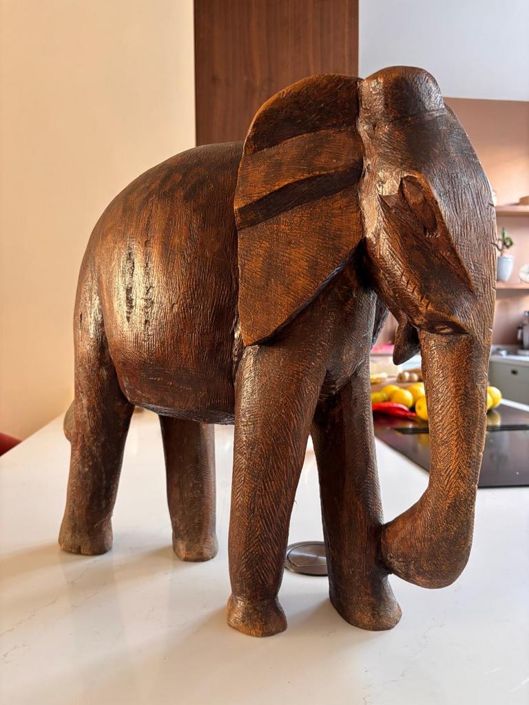 Houten olifant beeld (massief), Verzamelen, Beelden en Beeldjes, Gebruikt, Dier, Ophalen of Verzenden