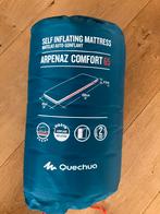 Quechua Arpenaz Comfort 65 Zelfopblaasbaar Slaapmatje, Caravans en Kamperen, Luchtbedden, Ophalen of Verzenden, Ingebouwde pomp
