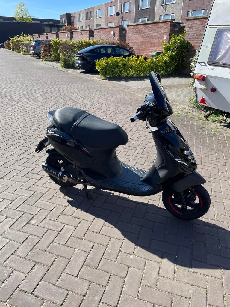 Piaggio Zip 4T 2V 80cc, Fietsen en Brommers, Scooters | Piaggio, Zo goed als nieuw, Zip, Benzine, Ophalen