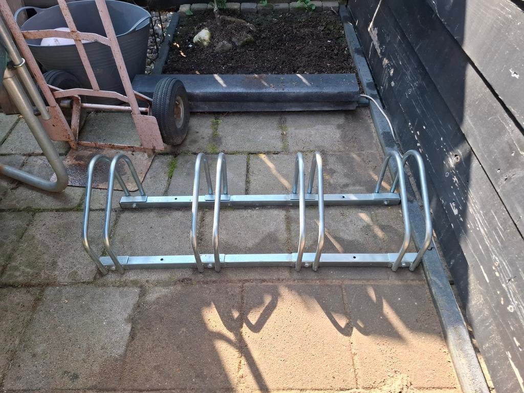 Metalen fietsenrek voor 3-4 fietsen, Ophalen, Zo goed als nieuw