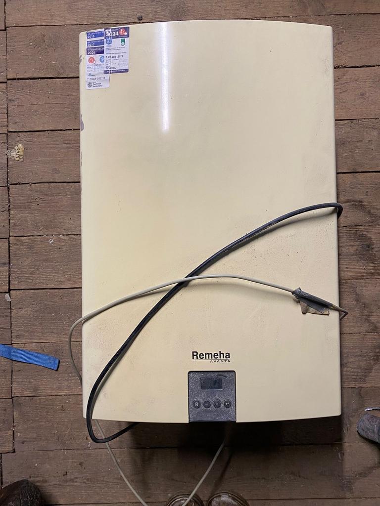 Remeha Avanta 28c, Gebruikt, Geiser, Ophalen of Verzenden, Minder dan 20 liter