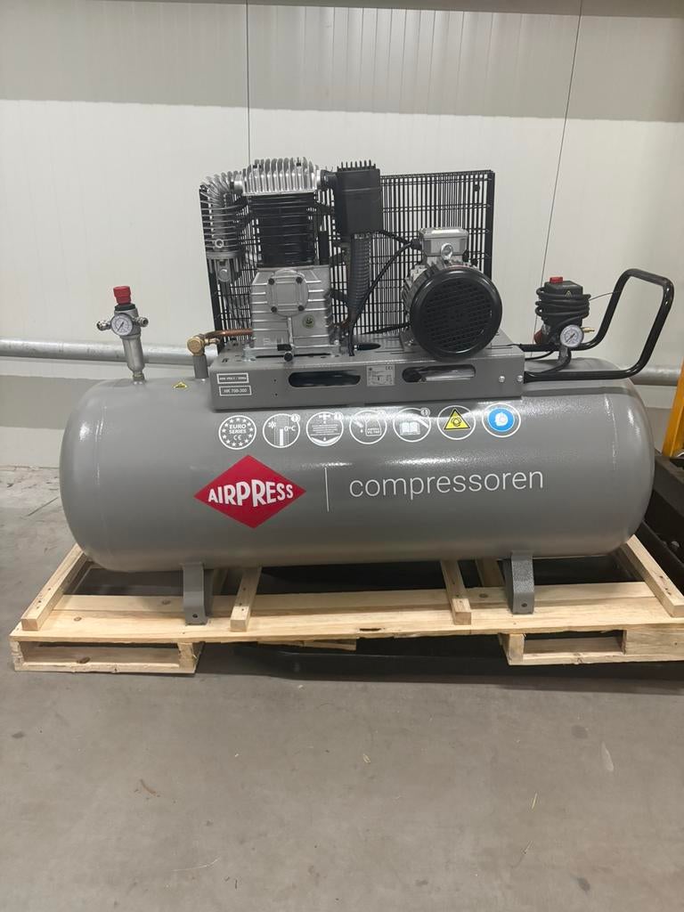 Nieuwe Airpress compressor, Ophalen, Nieuw, 400 tot 800 liter/min, 10 bar of meer