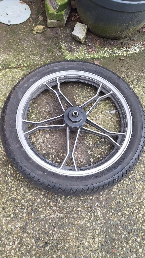 suzuki motor voorwiel, Motoren, Onderdelen | Suzuki, Ophalen of Verzenden