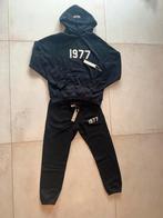 Essentials 1977 tracksuit Zwart - Maat M - Nieuw met labels, Kleding | Heren, Ophalen of Verzenden, Nieuw, Maat 48/50 (M)