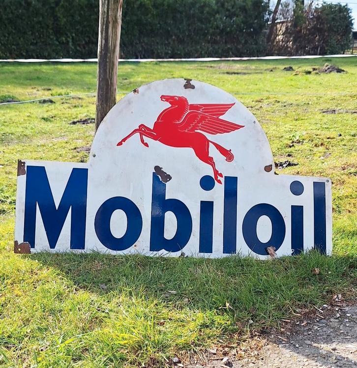 Origineel emaille bord van Mobiloil met het Pegasus logo., Verzamelen, Merken en Reclamevoorwerpen, Gebruikt, Reclamebord, Ophalen