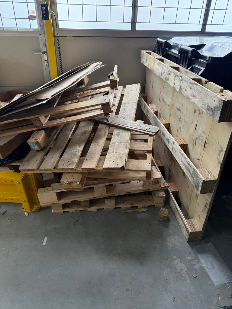 Oude pallets stookhout - Ideaal voor de kachel of vuurkorf, Minder dan 3 m³, Ophalen, Overige houtsoorten, Blokken