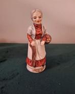 vintage biscuit porseleinen beeldje  oude vrouwtje, Ophalen of Verzenden