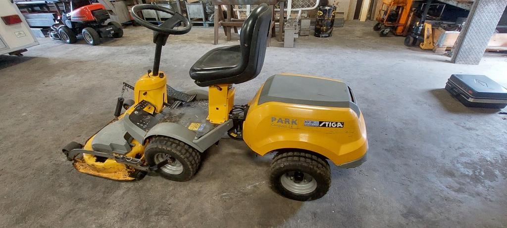 Stiga park compact 14 Zitmaaier Frontmaaier, Tuin en Terras, Grasmaaiers, Ophalen, Gebruikt, 50 cm of meer