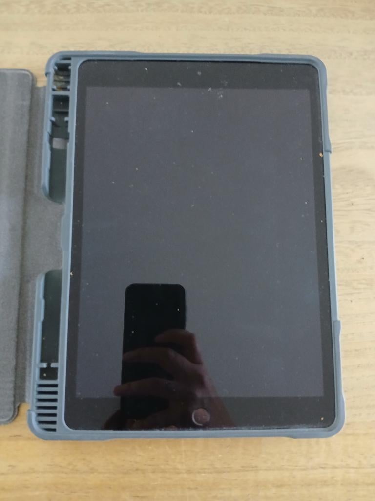 Ipad 32 gb met doos, Computers en Software, Apple iPads, 10 inch, Gebruikt, 32 GB, Apple iPad