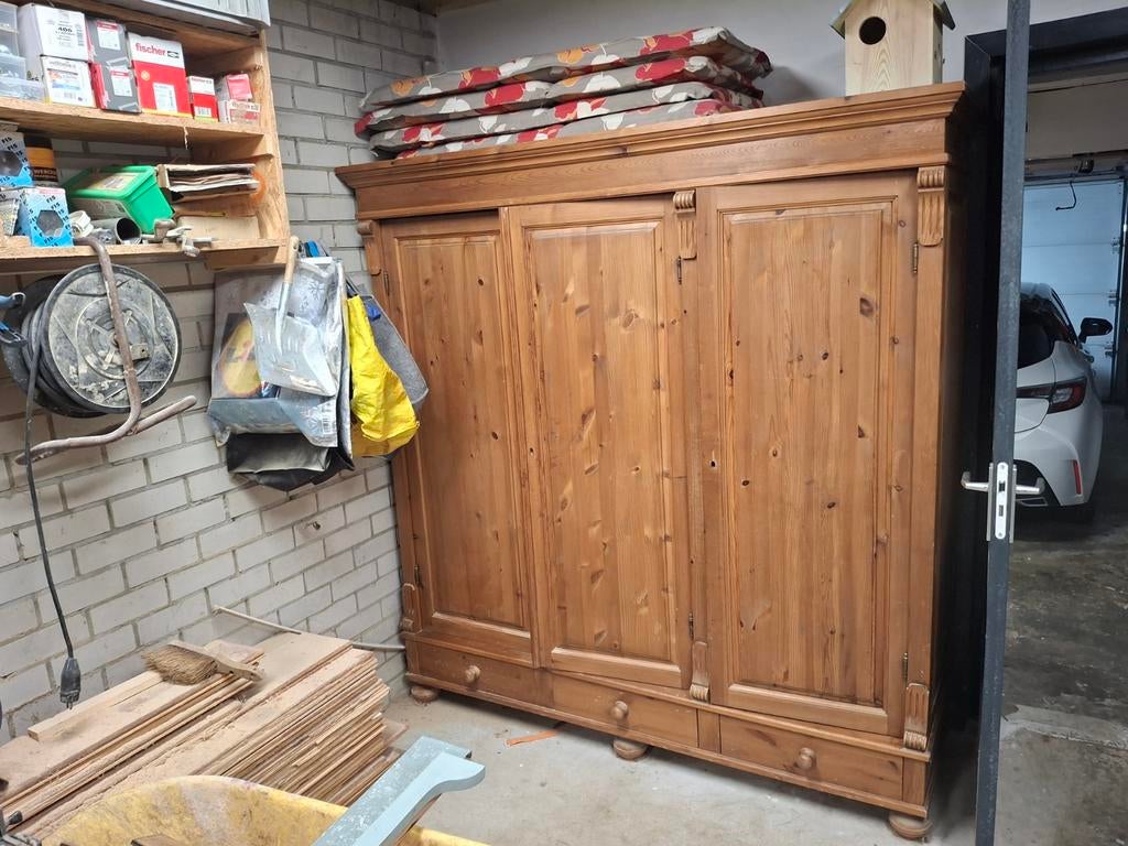 Massief houten kledingkast met 3 deuren, Antiek en Kunst, Ophalen of Verzenden