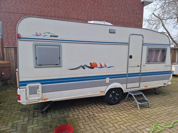 Hobby 495 caravan, Caravans en Kamperen, Caravans, Particulier, tot en met 4, 1000 - 1250 kg, Rondzit, Hobby, Frans bed, 4 tot 5 meter