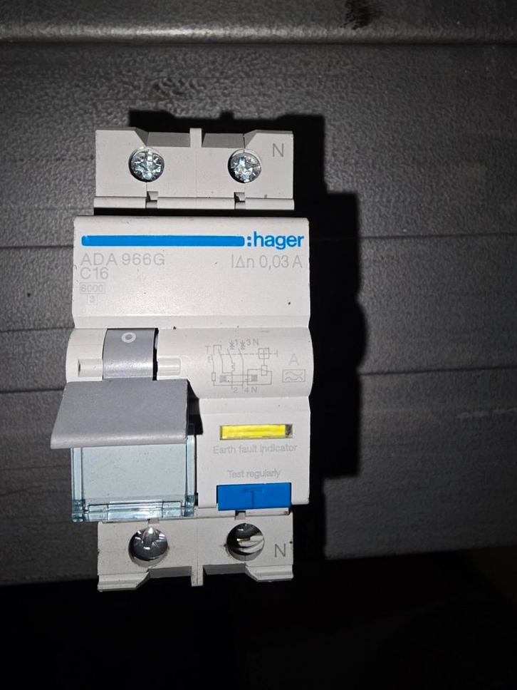 Hager ADA966G C16 Aardlekautomaat 30mA 0.03A, Doe-het-zelf en Verbouw, Elektra en Kabels, Ophalen of Verzenden