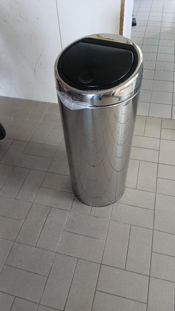 Een gebruikte vuilnis emmer van Brabantia 30 liter, Ophalen, Gebruikt, 50 tot 75 cm, 20 tot 30 liter