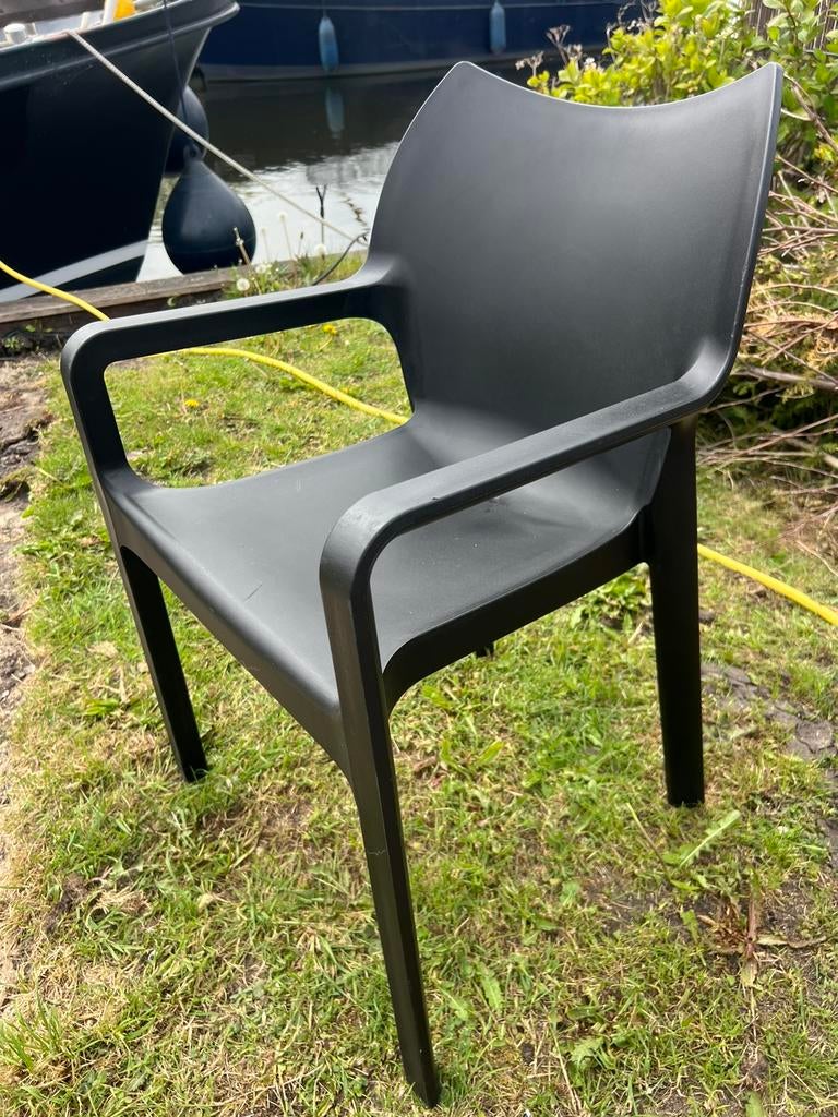 6 stuks als nieuw, Diva siesta armstoel. Kleur zwart, Ophalen, Zo goed als nieuw, Kunststof