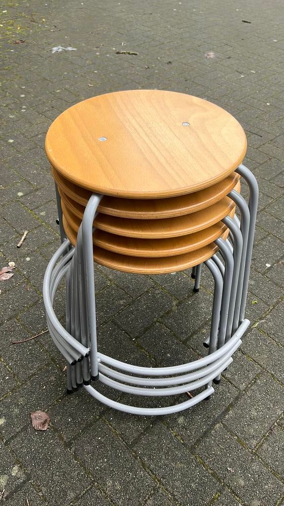 5 houten krukken, Huis en Inrichting, Krukjes, Ophalen, Gebruikt, Hout
