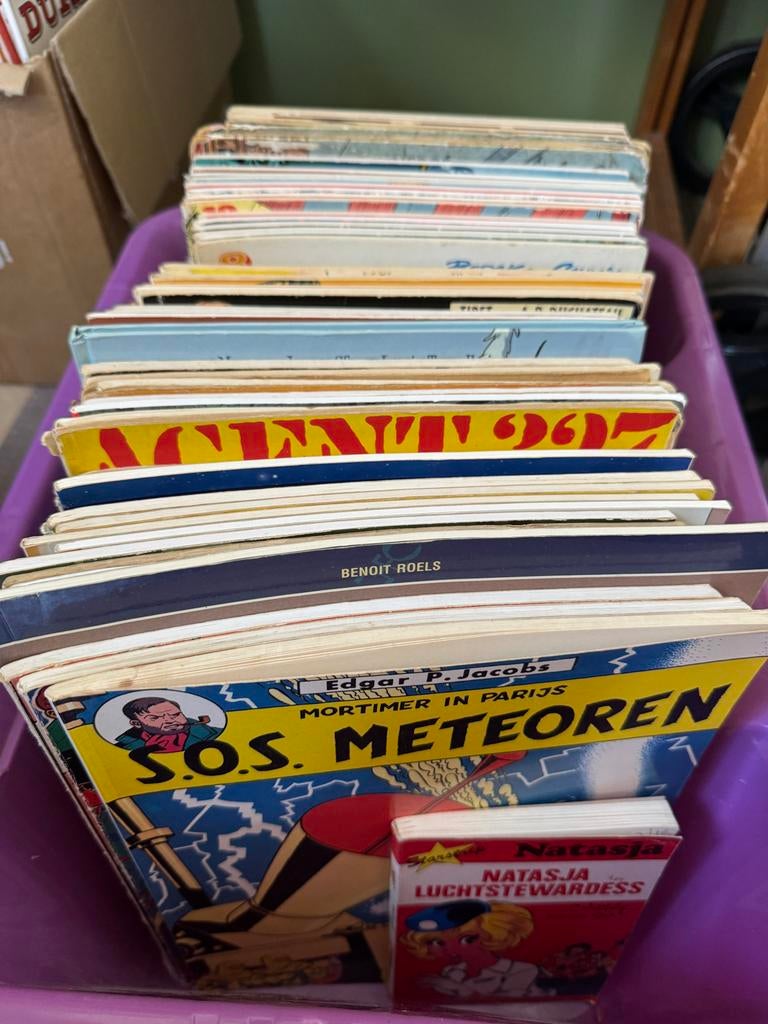 Doos vol diverse stripboeken, Meerdere stripboeken, Ophalen of Verzenden, Gelezen