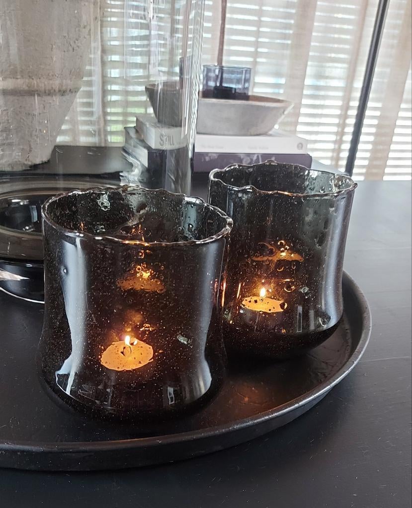 2 zwarte windlichten H15 cm en Br 13 cm sober landelijk, Ophalen of Verzenden, Zo goed als nieuw, Hout, Minder dan 25 cm