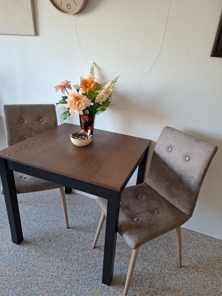 Eettafel voor kleine ruimtes, Vierkant, Tot twee personen, Zo goed als nieuw, Overige houtsoorten