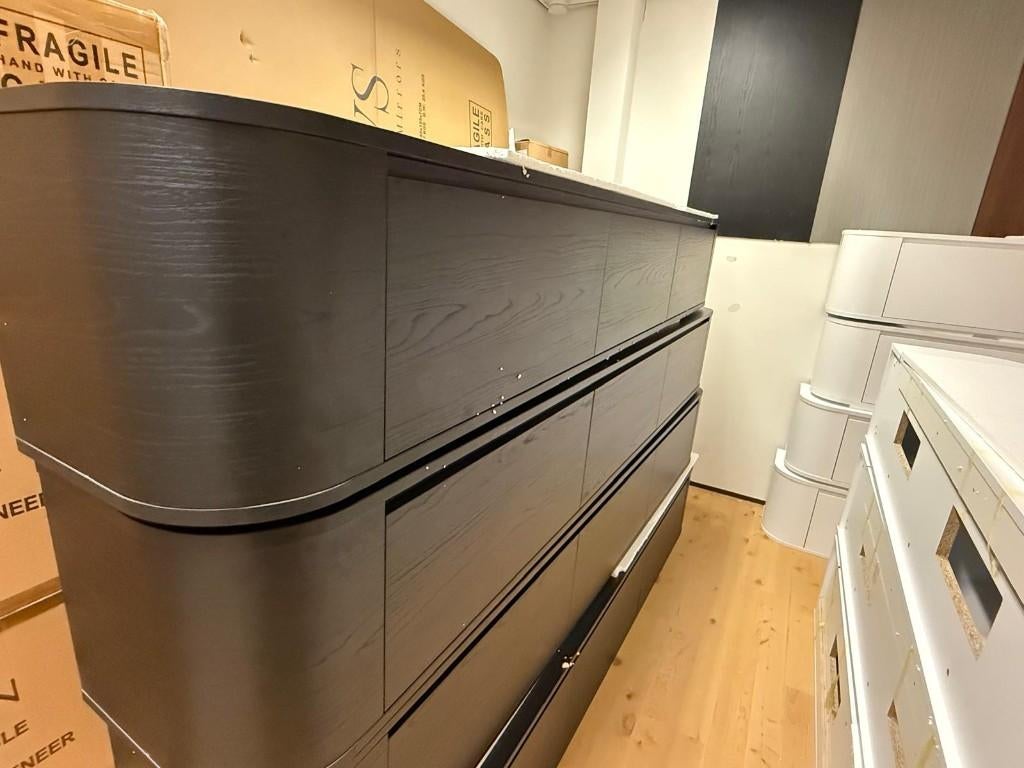 Japandi zwart TV Meubel 280cm rond 4 stuks, Kunststof, Gebruikt, Ophalen of Verzenden, 200 cm of meer