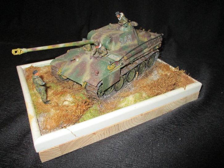 H-40,DIORAMA 1-35,GERMAN PANTHER TANKCREW,ARDENNEN 1944, Hobby en Vrije tijd, Modelbouw | Figuren en Diorama's, Gebruikt, 1:35 tot 1:50