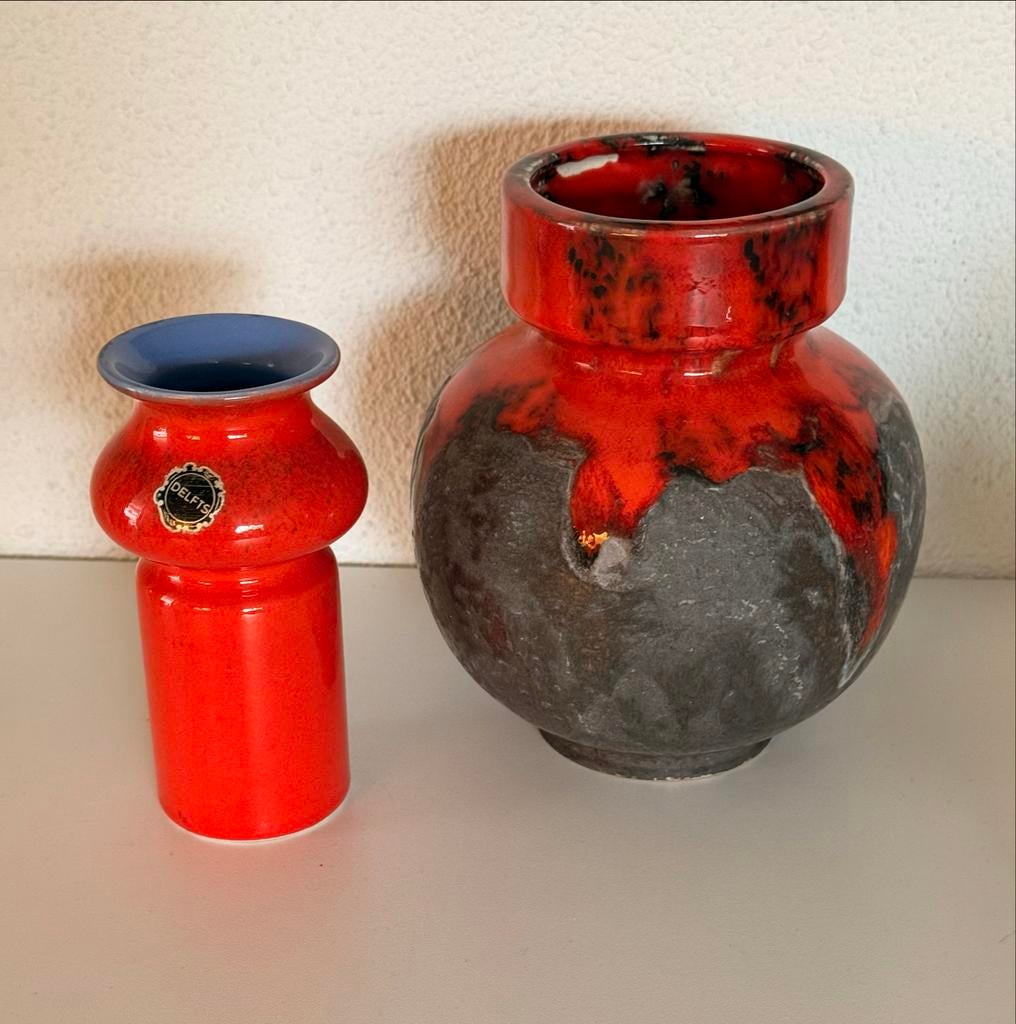 Twee vazen: een rode Delfts en een lava vaas, Ophalen of Verzenden