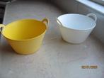 NIEUWSTAAT 2x MANDJE geel en wit RONDE sierschaal MODIFORM, Kunststof, Rond, Ophalen of Verzenden, Zo goed als nieuw