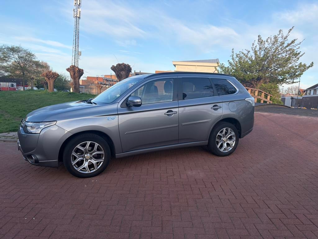 Mitsubishi Outlander 2.0 instyle  4WD CVT 5P, Auto's, Mitsubishi, 1998 cc, Outlander, Zwart, 4 cilinders